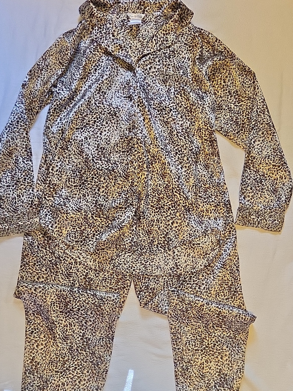Secret Treasures Women’s S 2pc Satin Leopard Pajama Set Button Collared LS
